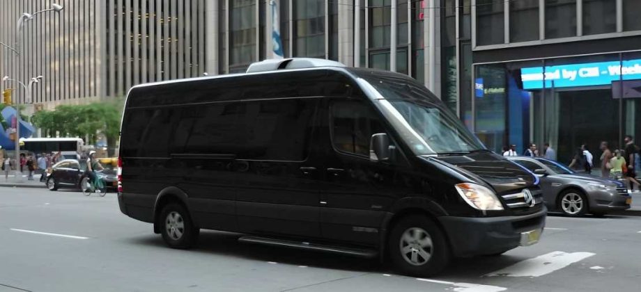 Mercedes-Sprinter-Limousine-qgezg8m2ru3gm01ezvtoqkumiqa5j0u1tce6qi3888