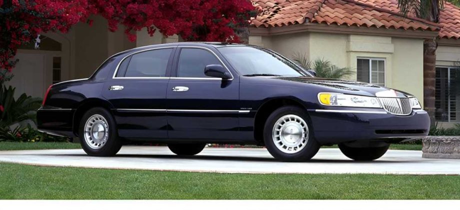 black-Lincoln-Town-_-qgd85p0dsoxuv3r33gxx028aqixrko65jlgfkiidew